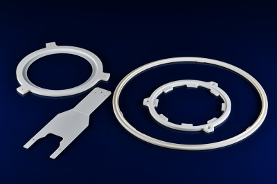 氧化鋁導(dǎo)軌如何保障自動(dòng)化傳輸系統(tǒng)的穩(wěn)定運(yùn)行